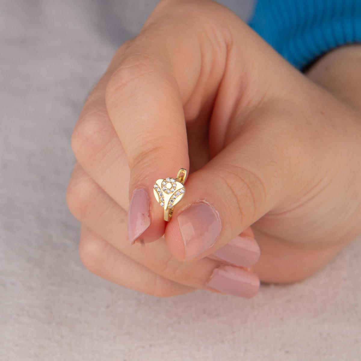 14 Ayar J Model Taşlı Altın Yuvarlak Küpe