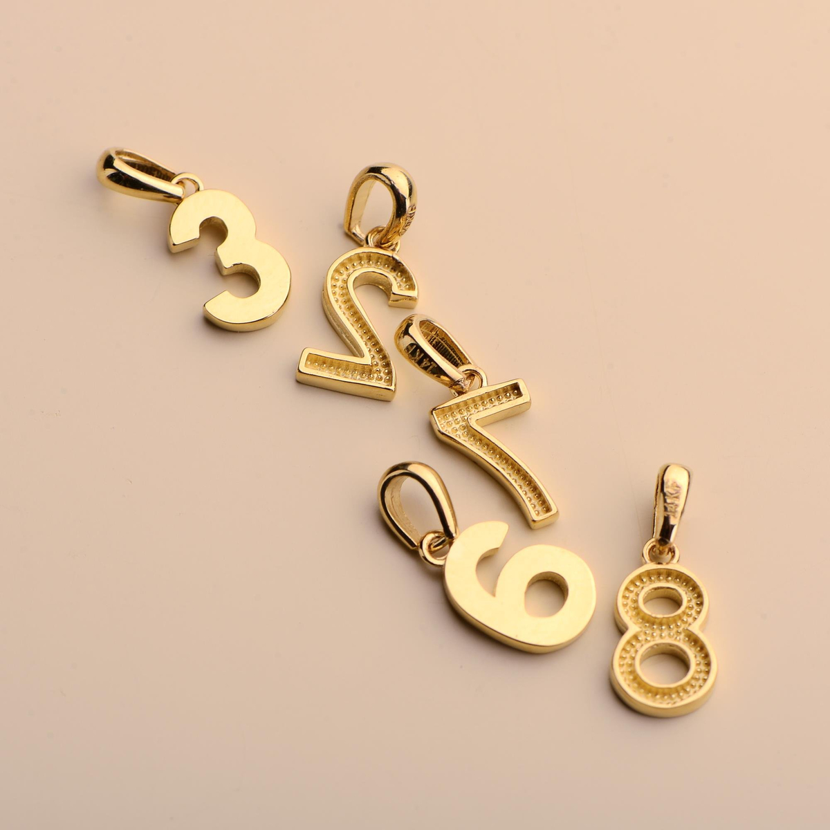 14 Ayar Altı Rakamı Altın Kolye
