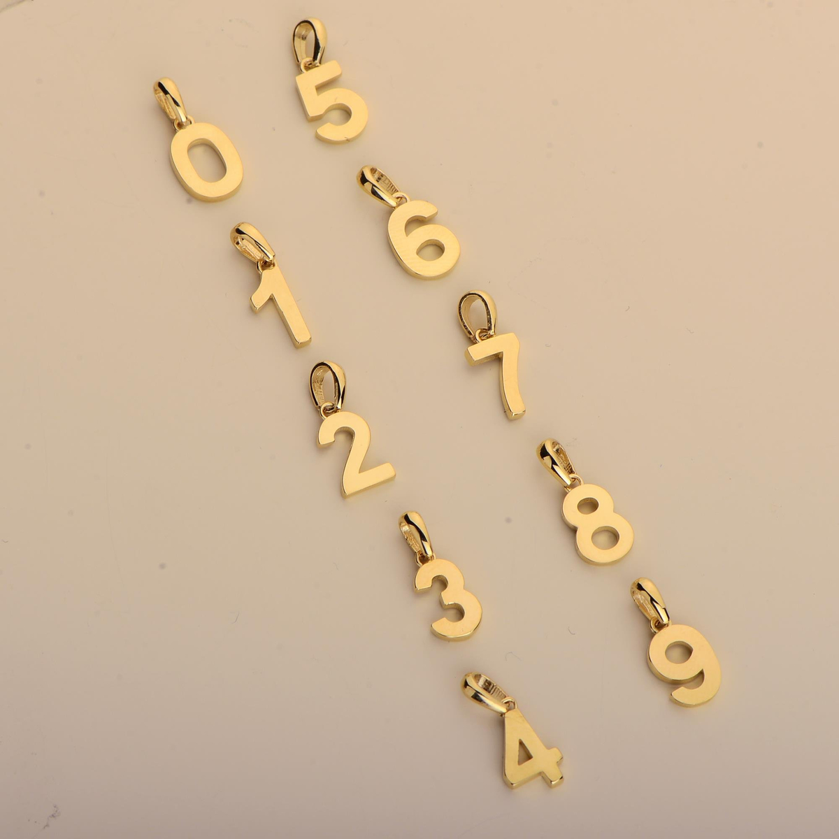 14 Ayar Bir Rakamı Altın Kolye