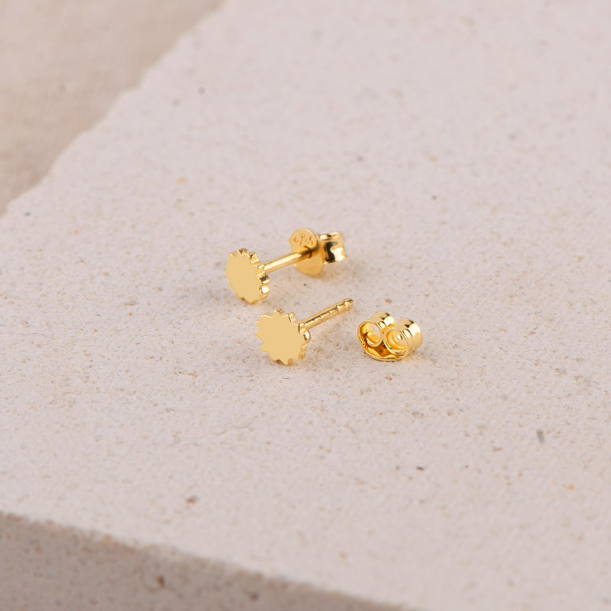 14 Ayar Minik Tırtıklı Altın Küpe