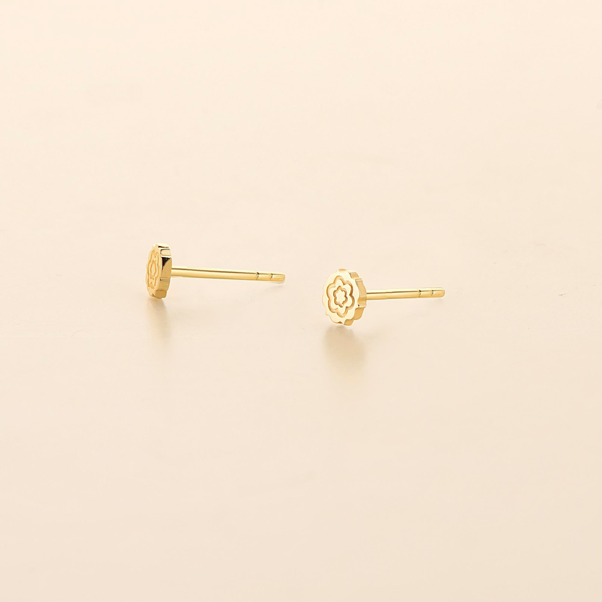 14 Ayar Altın Minik Çiçek Küpe