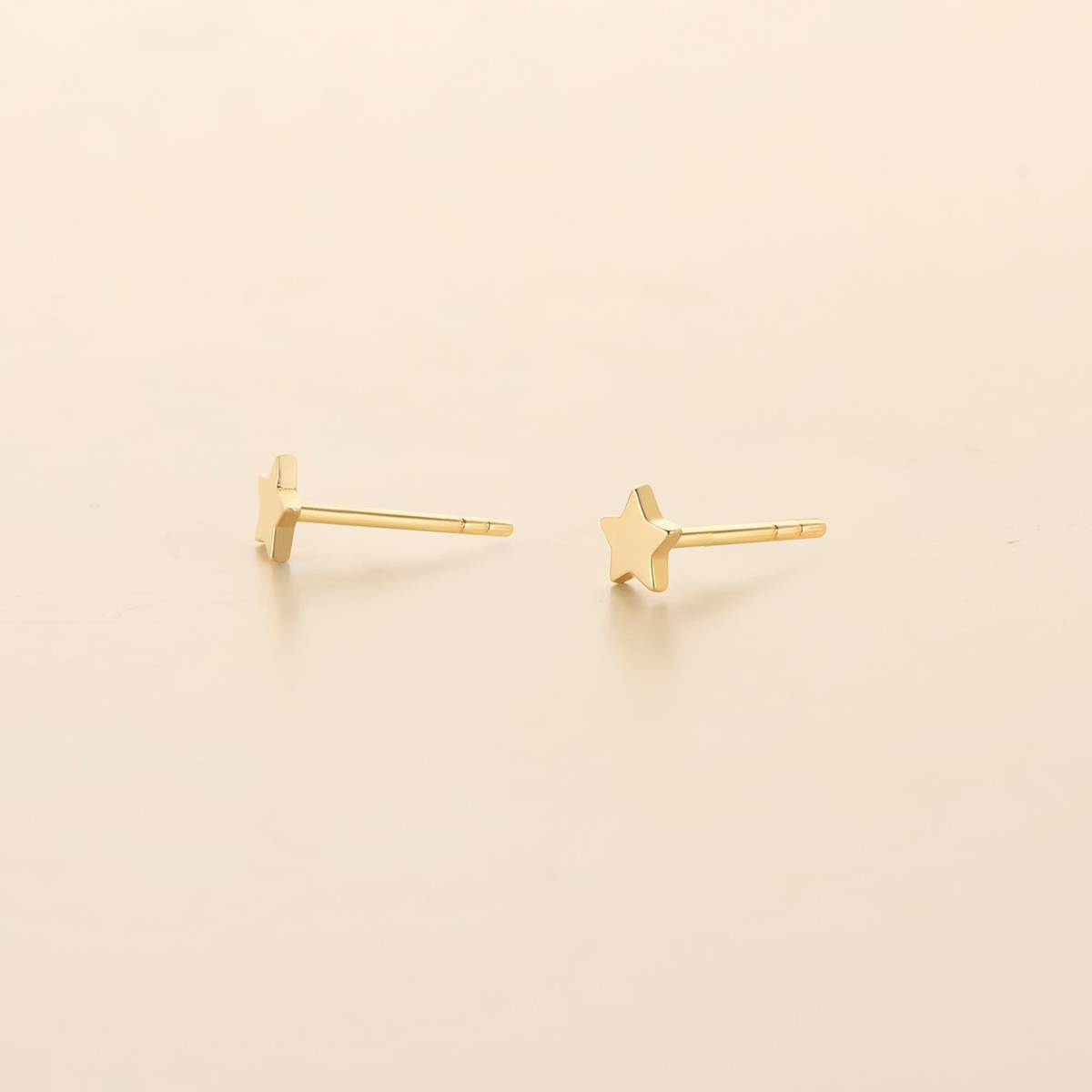 14 Ayar Altın Minik Yıldız Küpe
