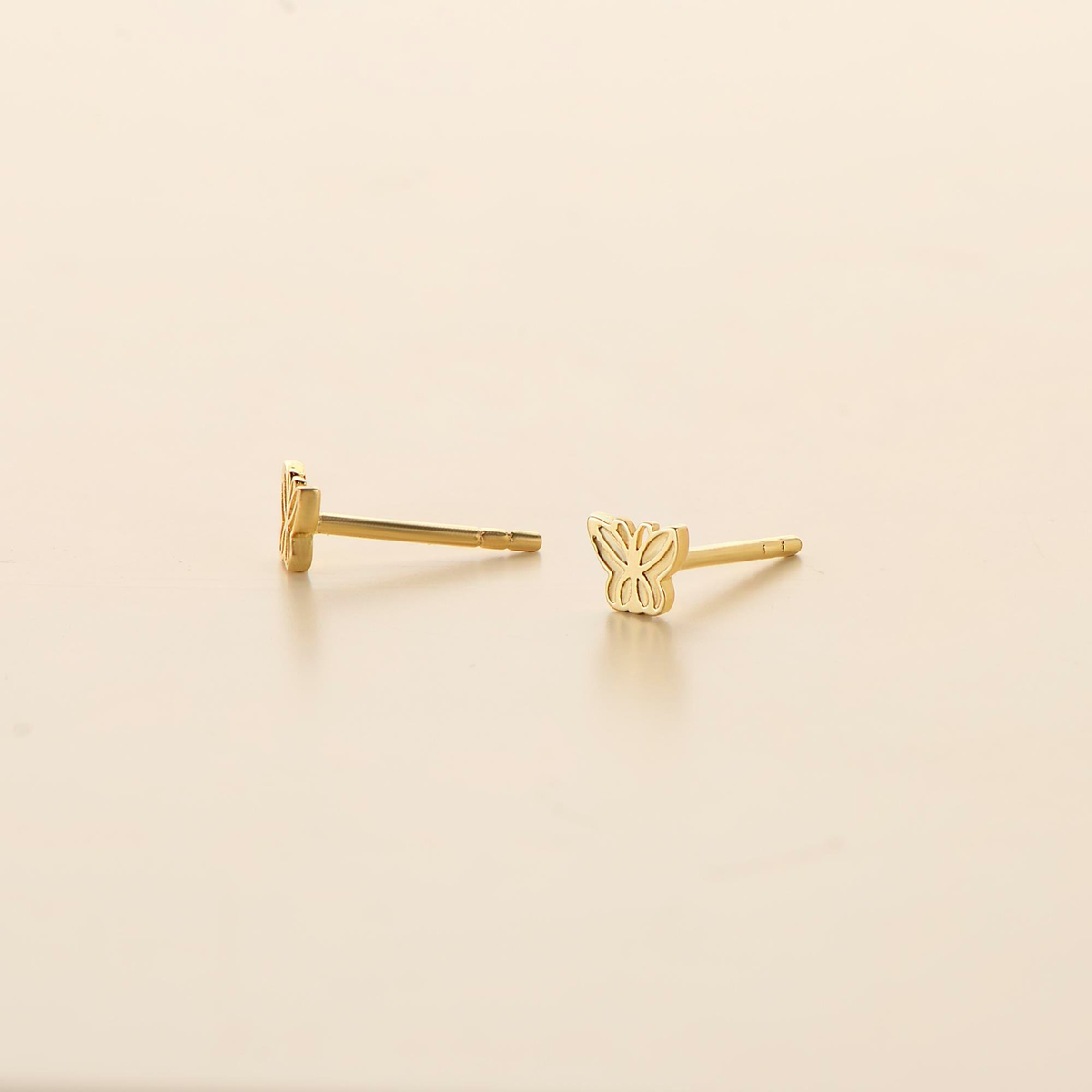 14 Ayar Minik Kelebek Desenli Altın Küpe