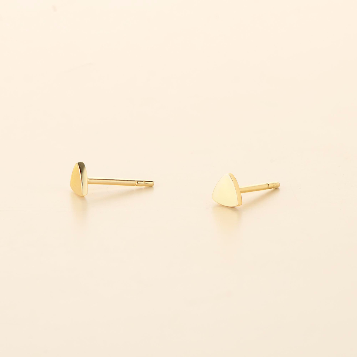 14 Ayar Minik Üçgen Altın Küpe