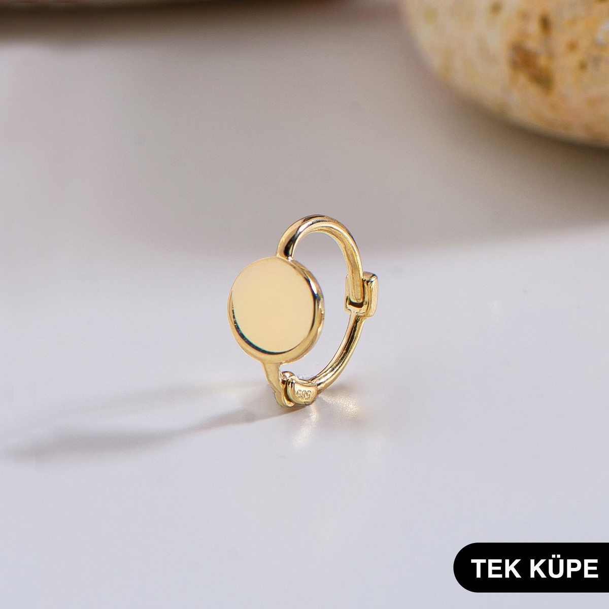 14 Ayar Modern Tek Minik Yuvarlak Halka Altın Küpe