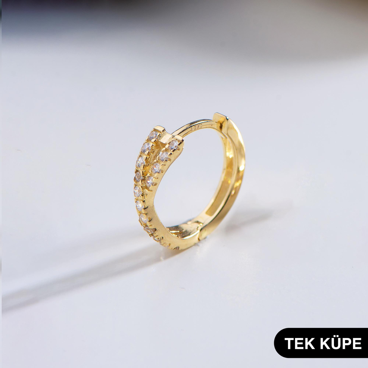 14 Ayar Taşlı Tek Halka Altın Küpe