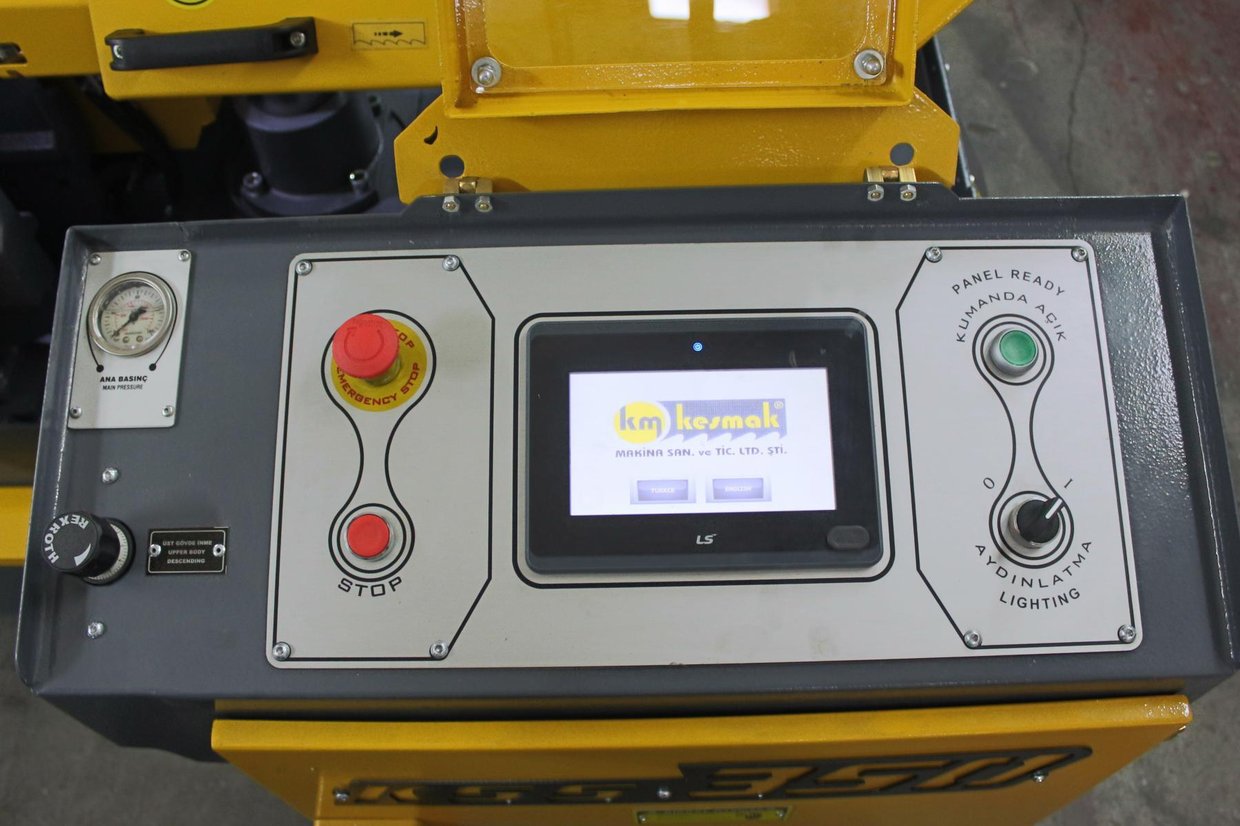 Kesmak KSS350 Servo Sürücülü Düz Kesim Makine