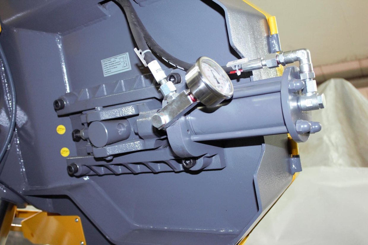 Kesmak KSS350 Servo Sürücülü Düz Kesim Makine