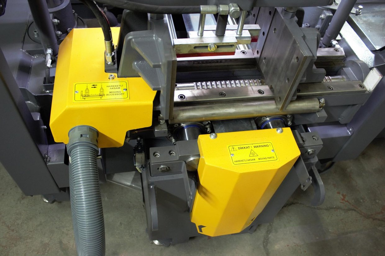 Kesmak KSS350 Servo Sürücülü Düz Kesim Makine