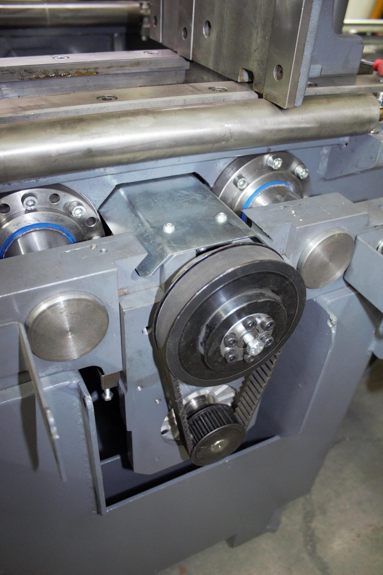 Kesmak KSS350 Servo Sürücülü Düz Kesim Makine