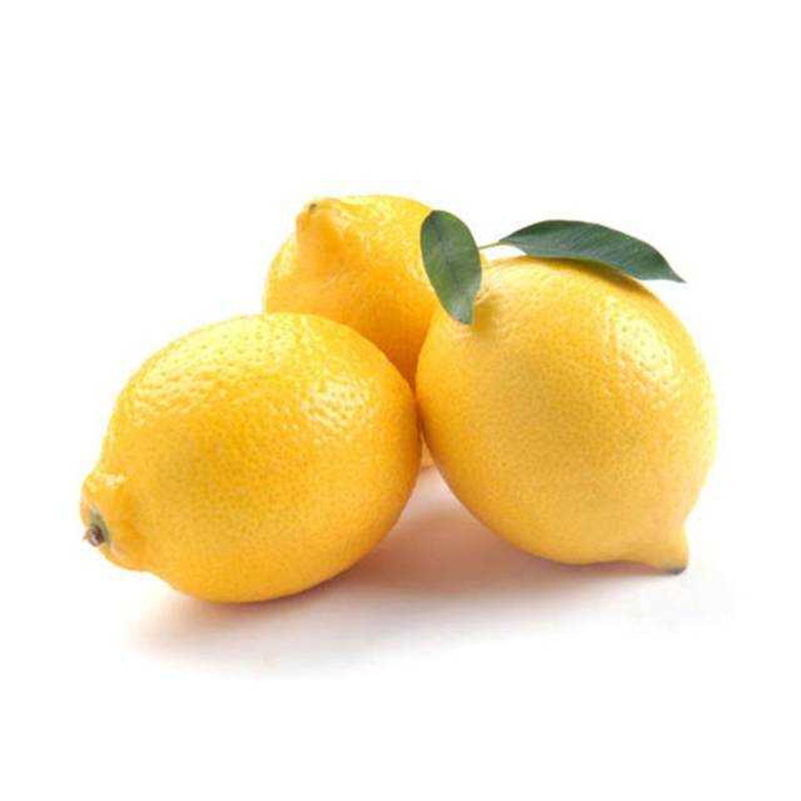 Лимон на белом фоне