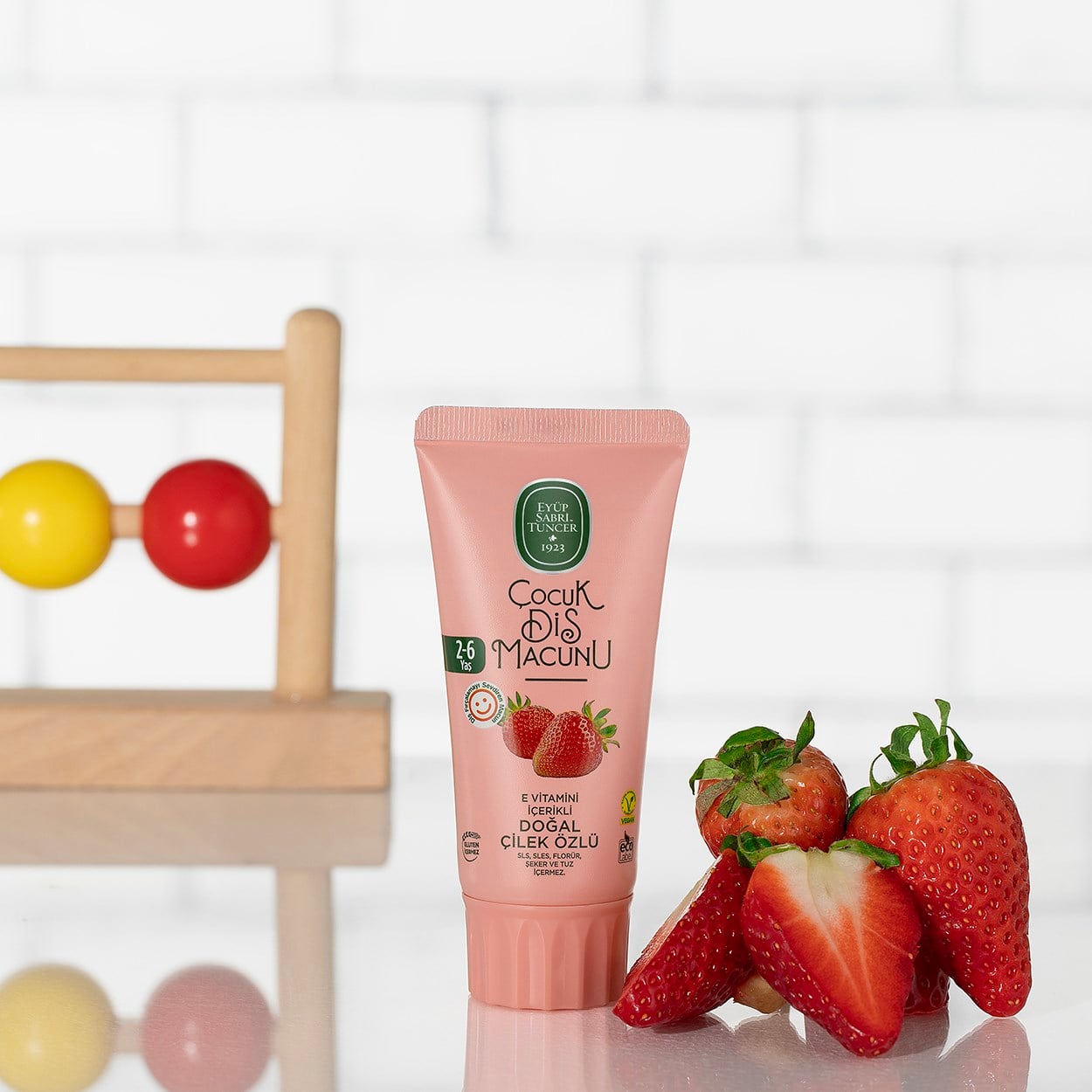 Doğal Çilek Özlü 2-6 Yaş Çocuk Diş Macunu 60 ml