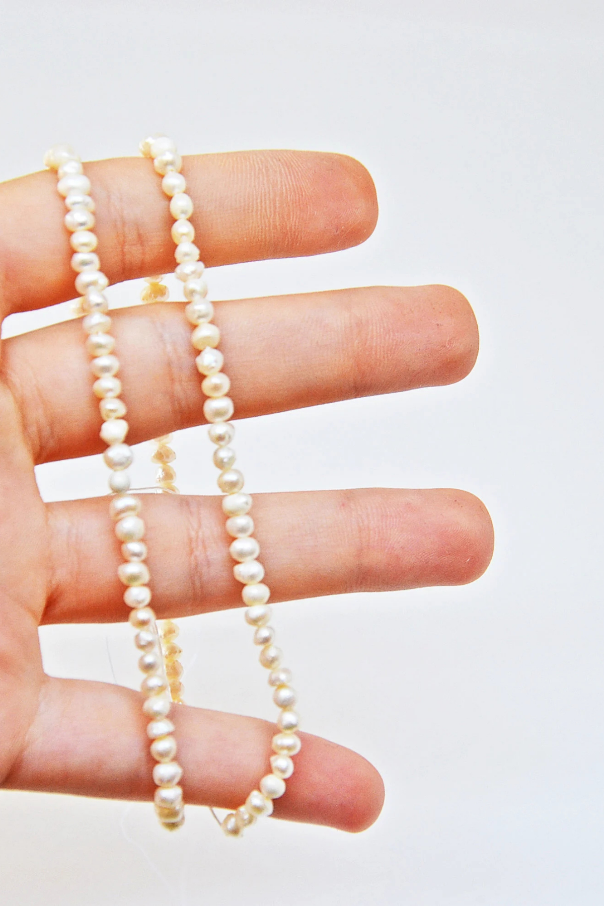 4 MM DOĞAL KUM İNCİSİ (6 DİZİ)