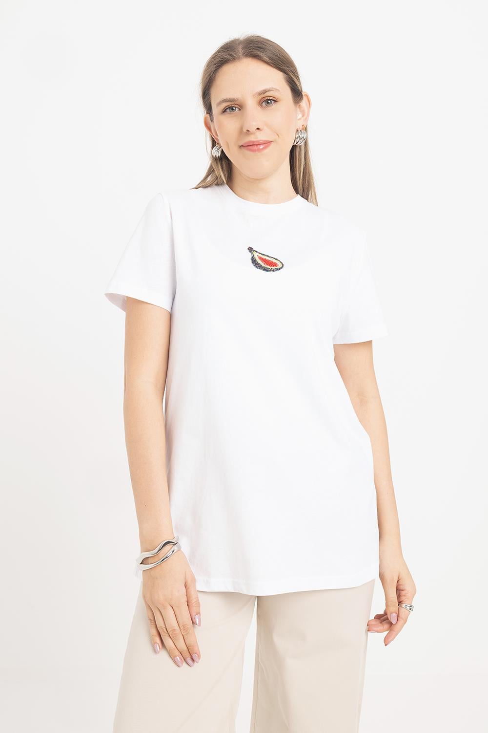 Beyaz-Kısa Kollu Nakış Detaylı Süprem Tshirt