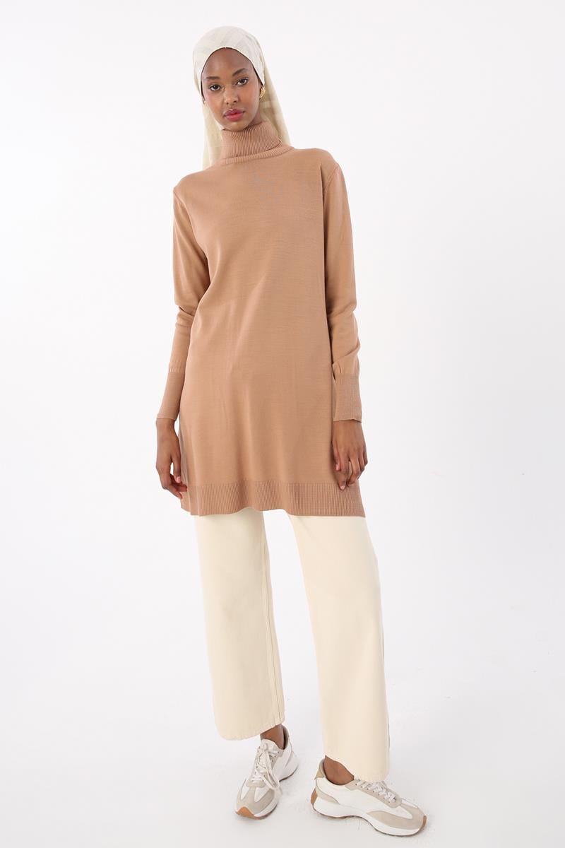 Tunique en tricot à col roulé camel