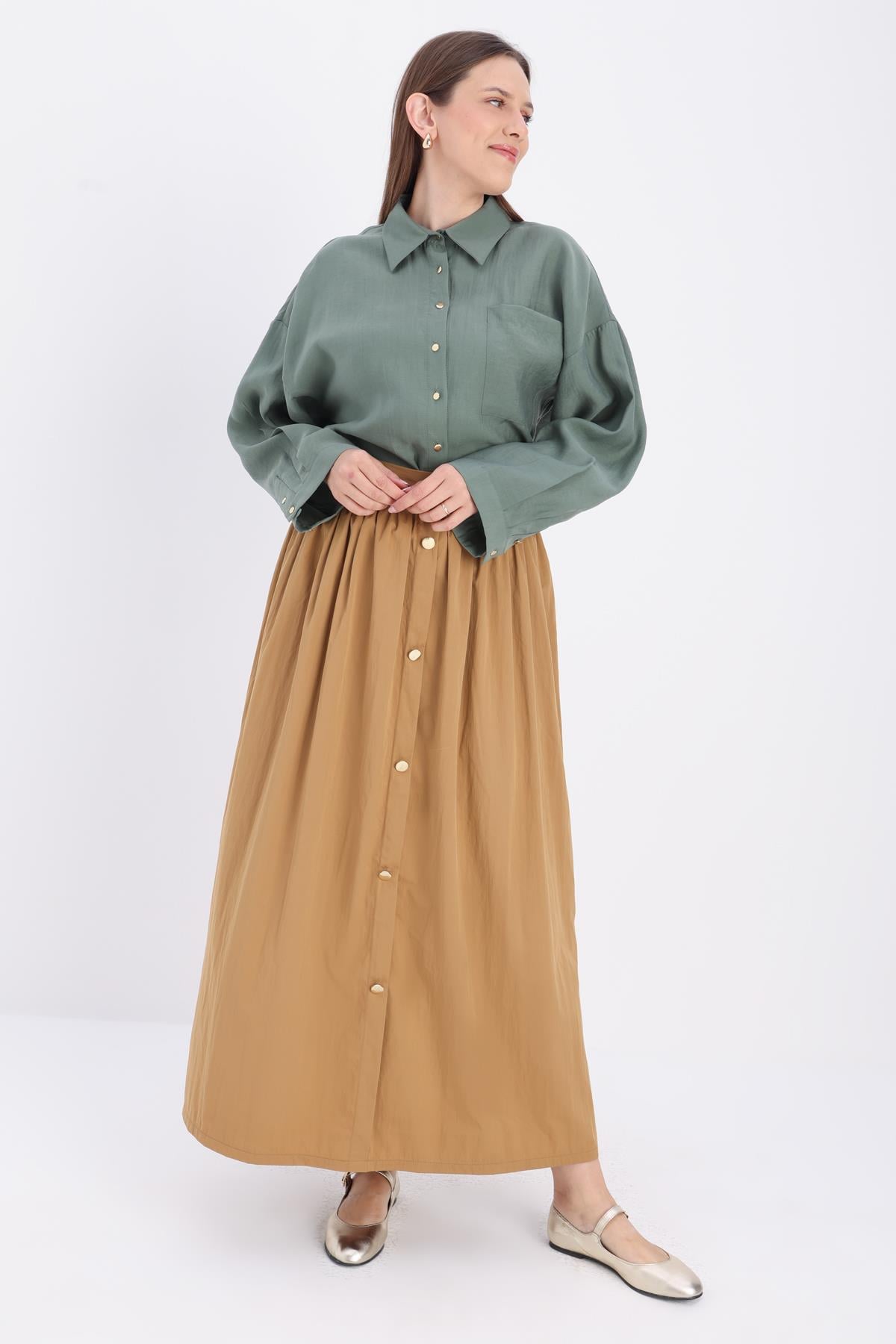 Camel-Button Detailed Pleated Skirt