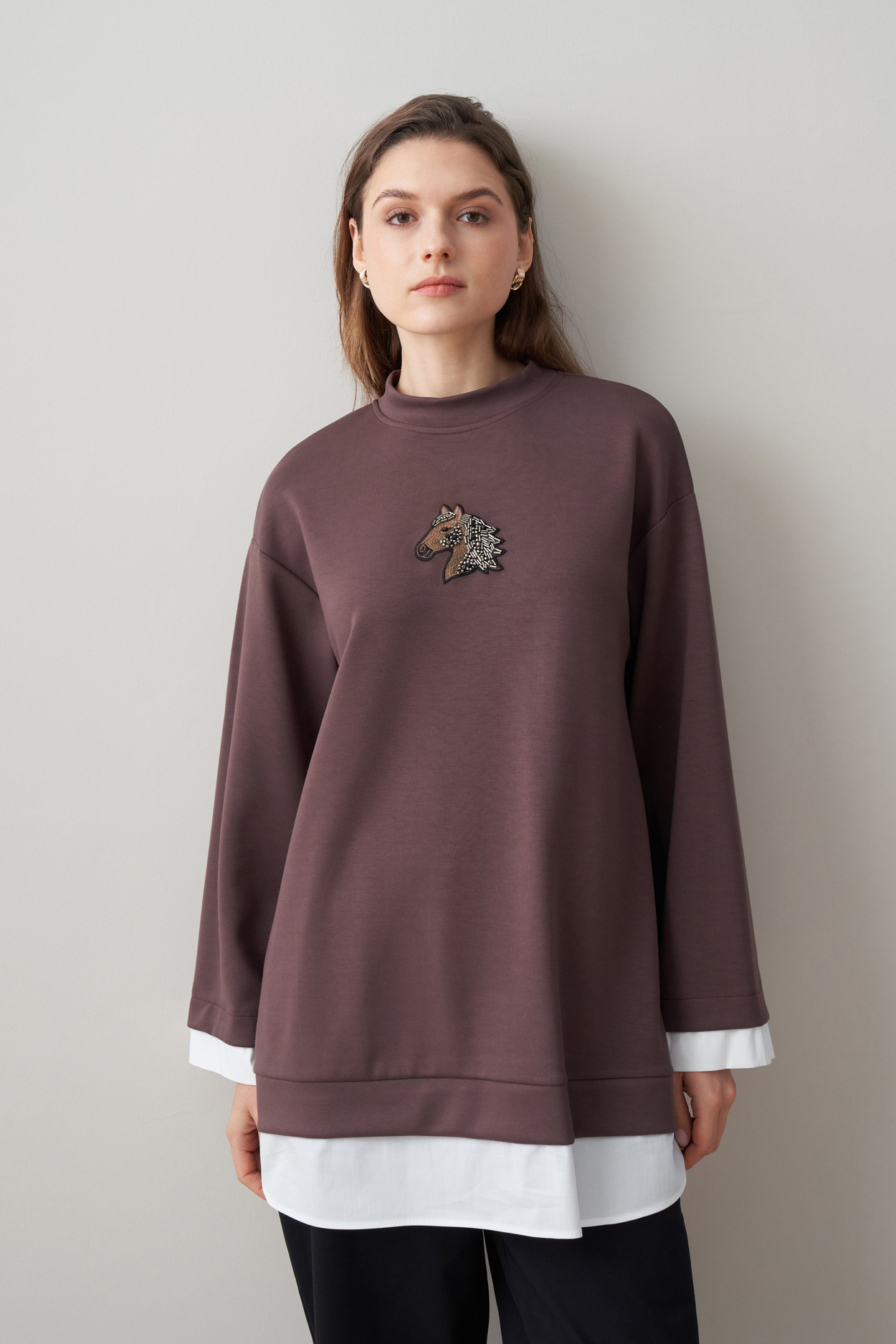 Koyu Mürdüm-Yumuşak Dokulu İşlemeli Sweat