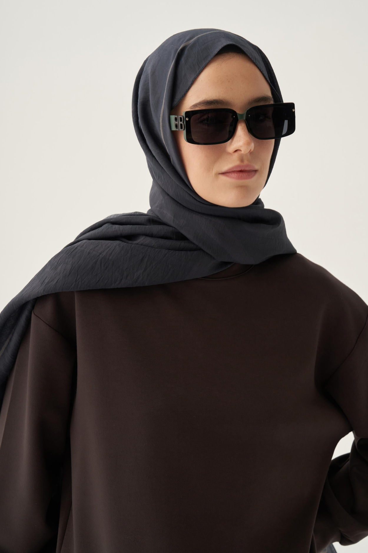 نظارة شمسية سوداء