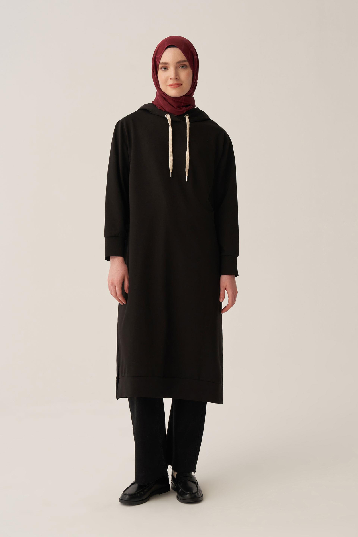 Siyah-Kapüşonlu Rahat Tunik