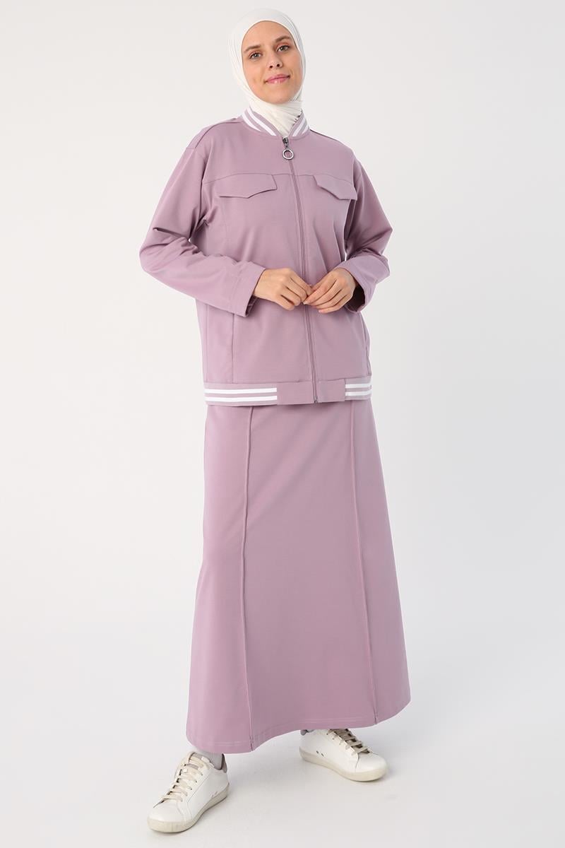 Ensemble jupe côtelée douce à rayures lilas et cardigan court
