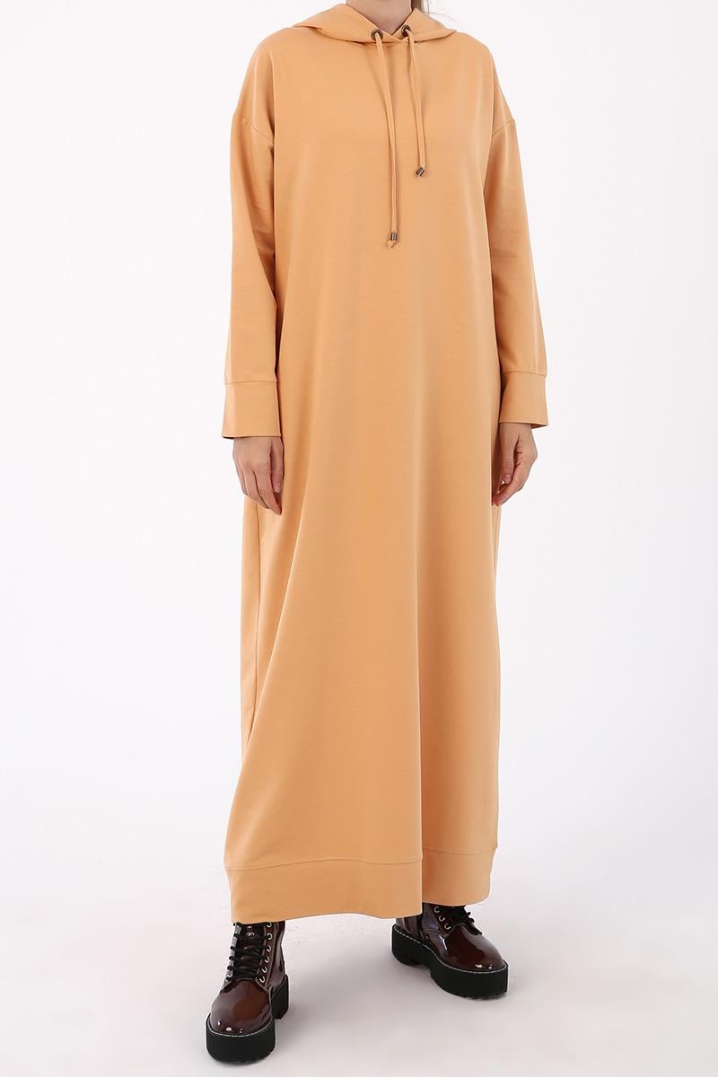 Weiches Strickkleid mit gelber Kapuze