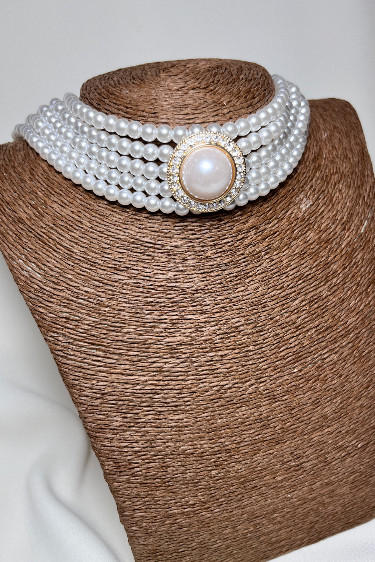E399AACC -PREMIUM KALİTE AKRİLİK İNCİLİ KRİSTAL TAŞ DETAYLI CHOKER KOLYE