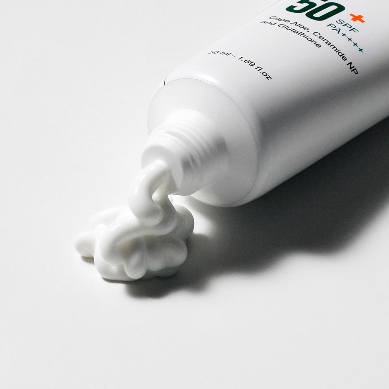 P.Calm Niacinamide ve Madecassoside içeren Yatıştırıcı Etkili Hafif Formüllü Water Barrier Güneş Kremi Spf50+ Pa++++ 50ml