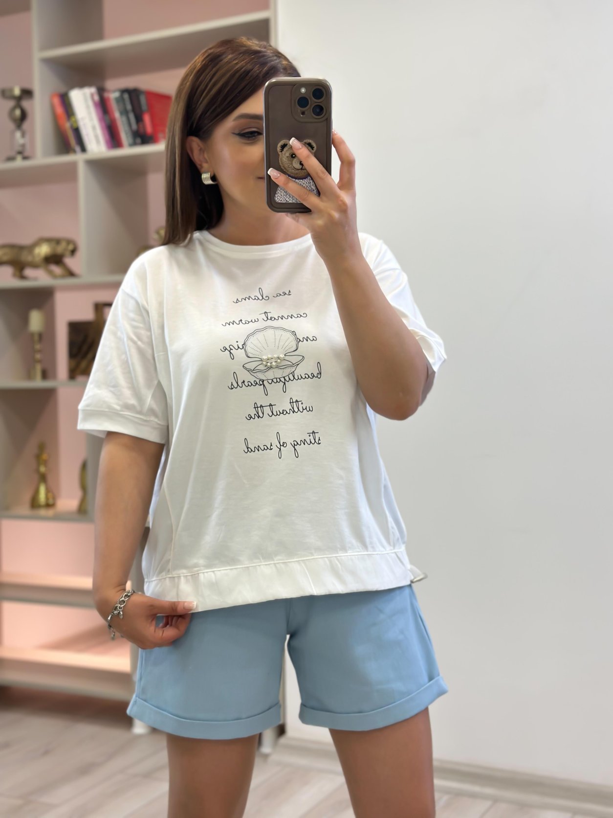 Oversize Eteği Büzgü Detaylı Yazı basklı Tshirt EKRU