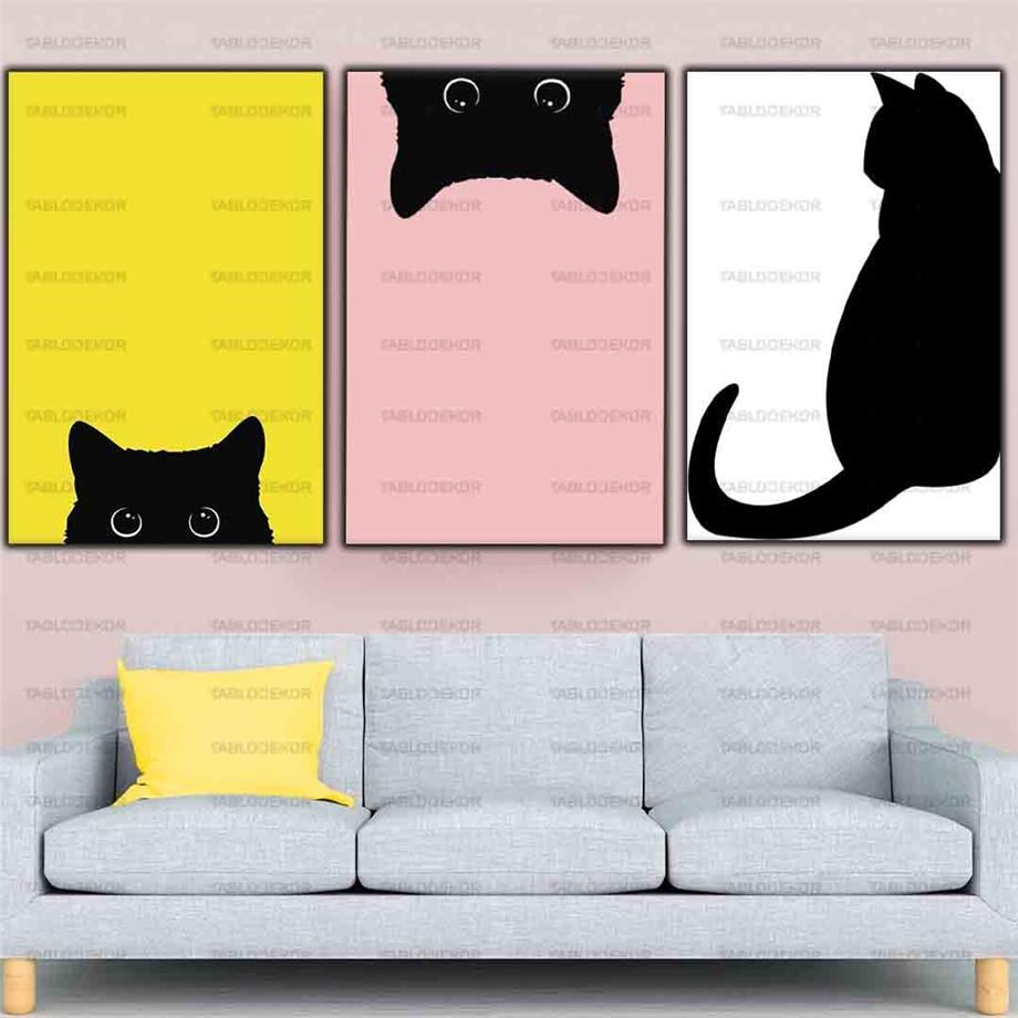 BEYAZ PEMBE VE SARI FONLU KARA KEDİ UC'LU KANVAS TABLO ürününe, KANVAS TABLOLAR kategorisinden hemen satın alabilirsiniz.