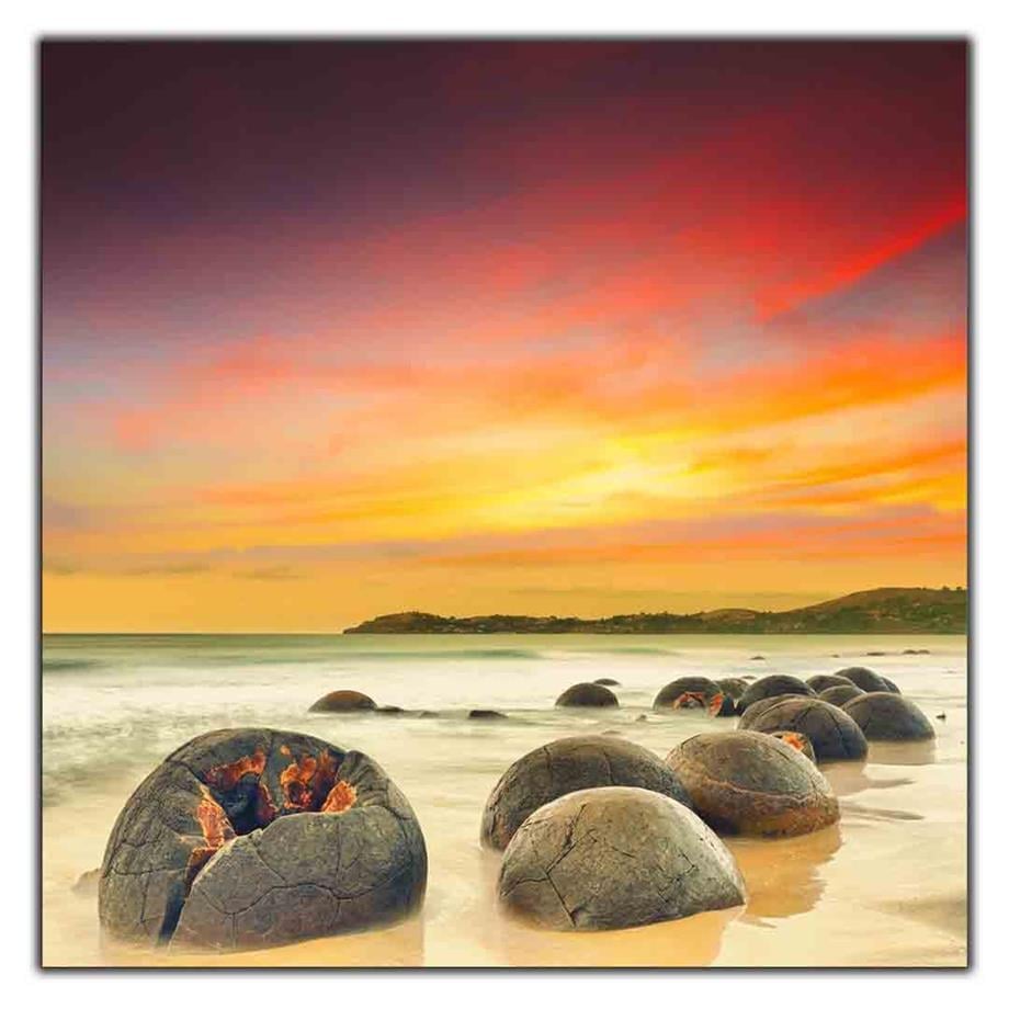 GÜN BATIMINDA MOERAKİ BOULDERS PLAJI KANVAS TABLO ürününe, YAĞLI BOYA DOKULU TABLOLAR kategorisinden hemen satın alabilirsiniz.