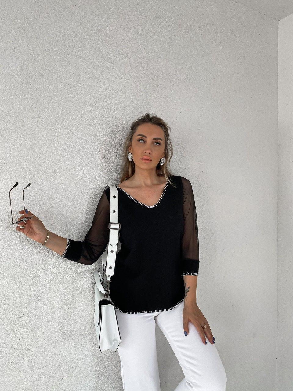 Siyah İşlemeli Kolları Tüllü Triko