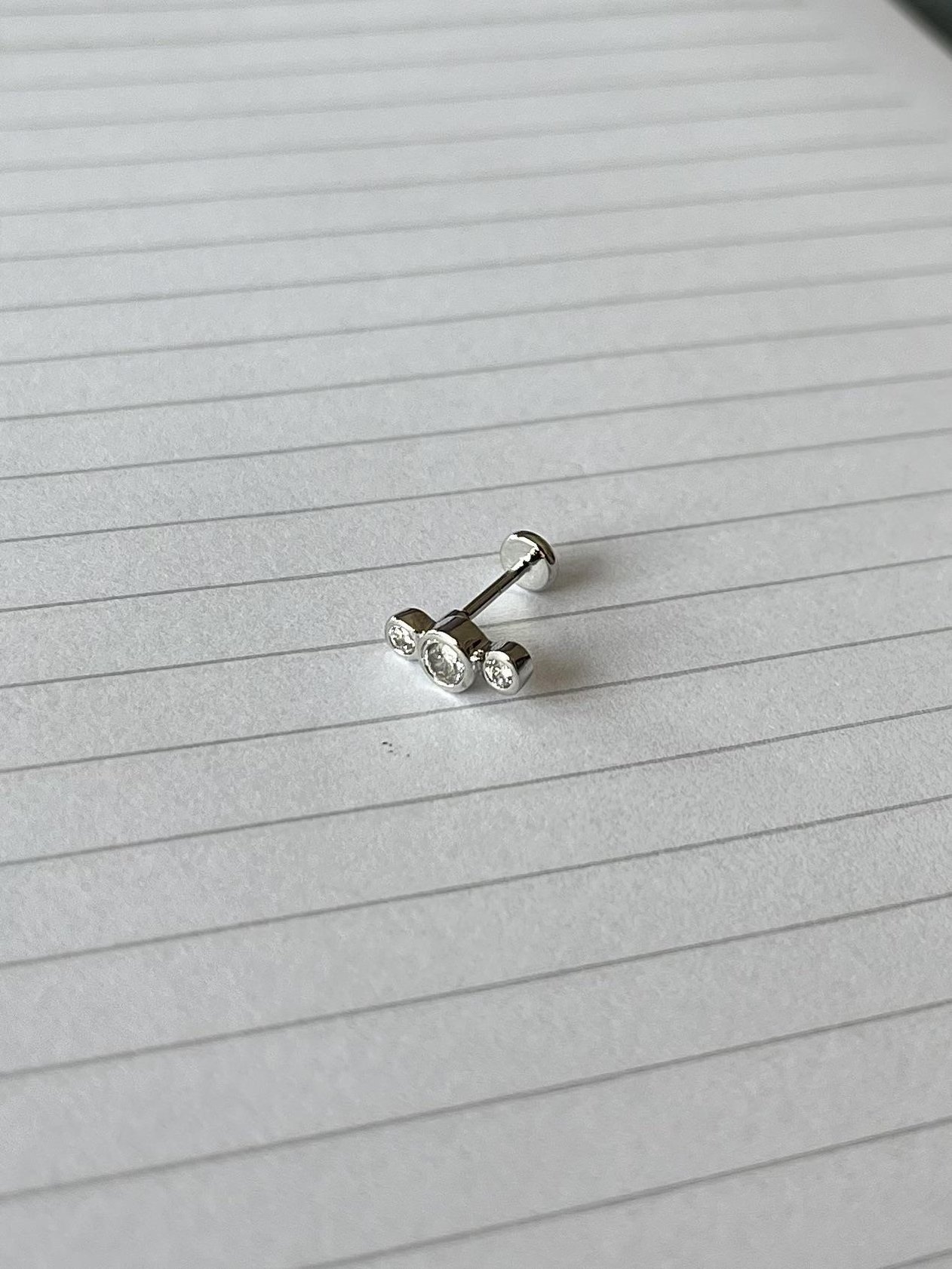 3 Taşlı Piercing(Arkası Düz)