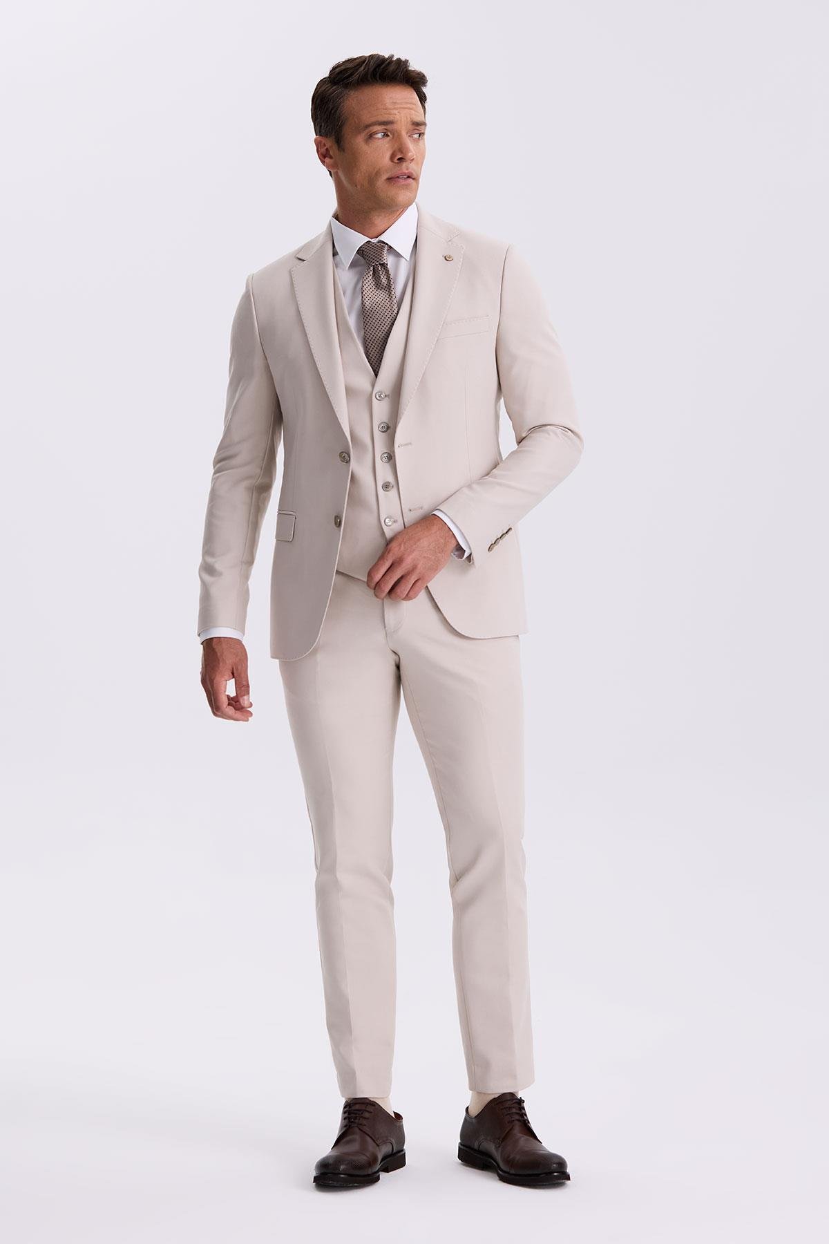 Bej Slim Fit Mono Yaka Çift Yırtmaçlı Yelekli Takım Elbise