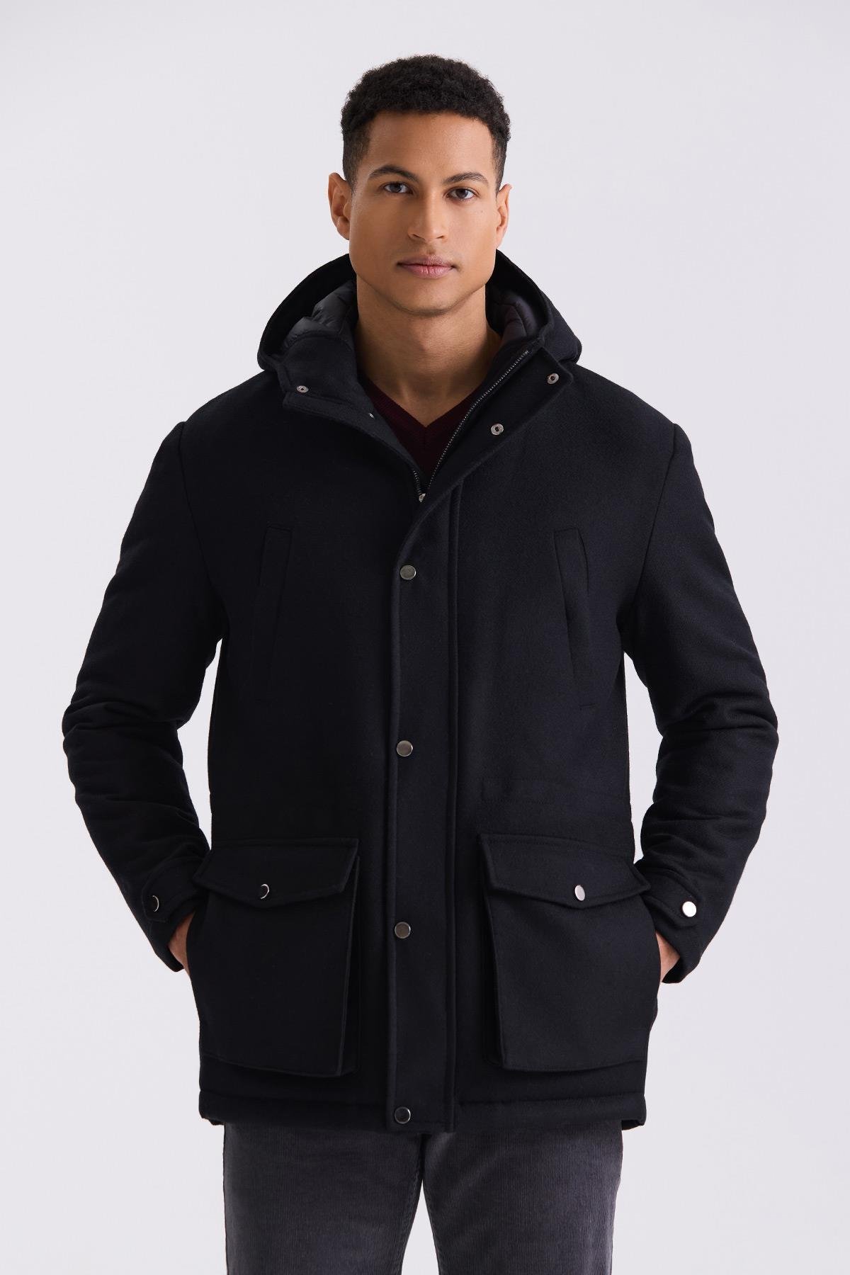 Siyah Comfort Fit Kapüşonlu Yünlü Mont