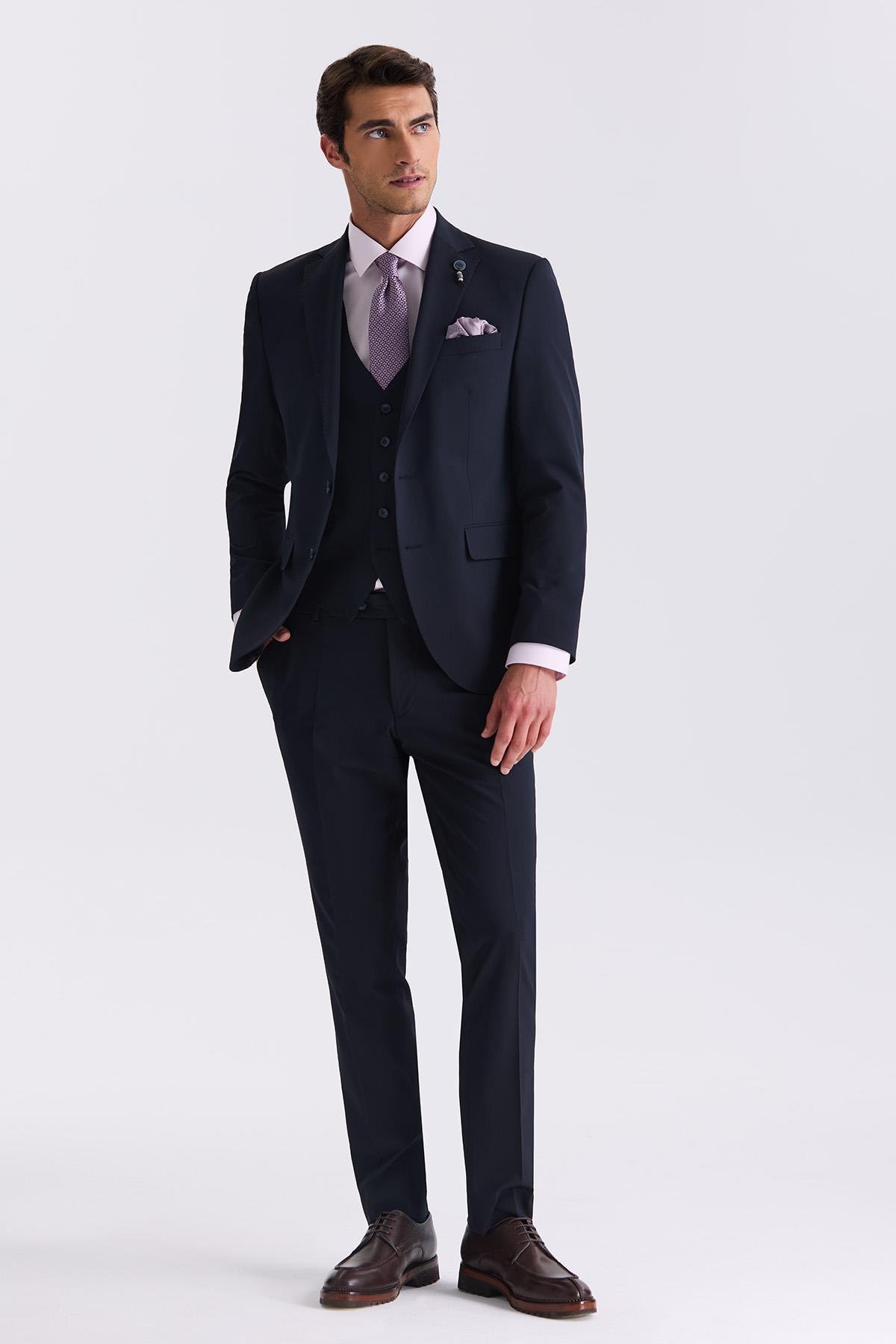Dar Kalıp - Slim Fit Serili Takım Elbise-Jakamen  Mono Yaka  Serili• Takım ElbiseJakamen