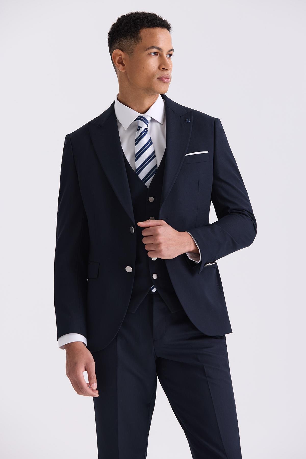 Dar Kalıp - Slim Fit Serili Takım Elbise-Jakamen  Sivri Yaka  Serili• Takım ElbiseJakamen