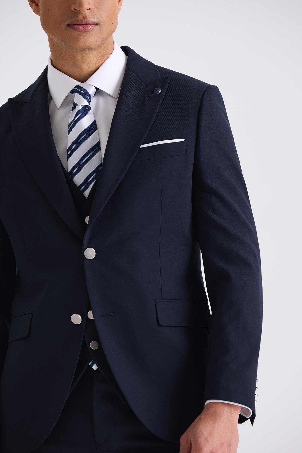 Dar Kalıp - Slim Fit Serili Takım Elbise-Jakamen  Sivri Yaka  Serili• Takım ElbiseJakamen