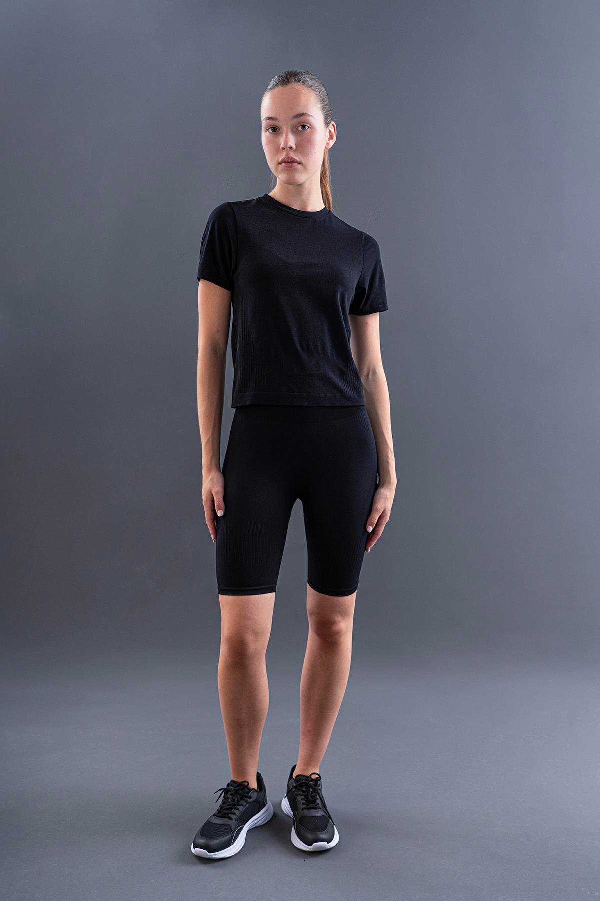 Maraton SlimFit Kadın Bisiklet Yaka  Takma Kol Siyah T-shirt 811041