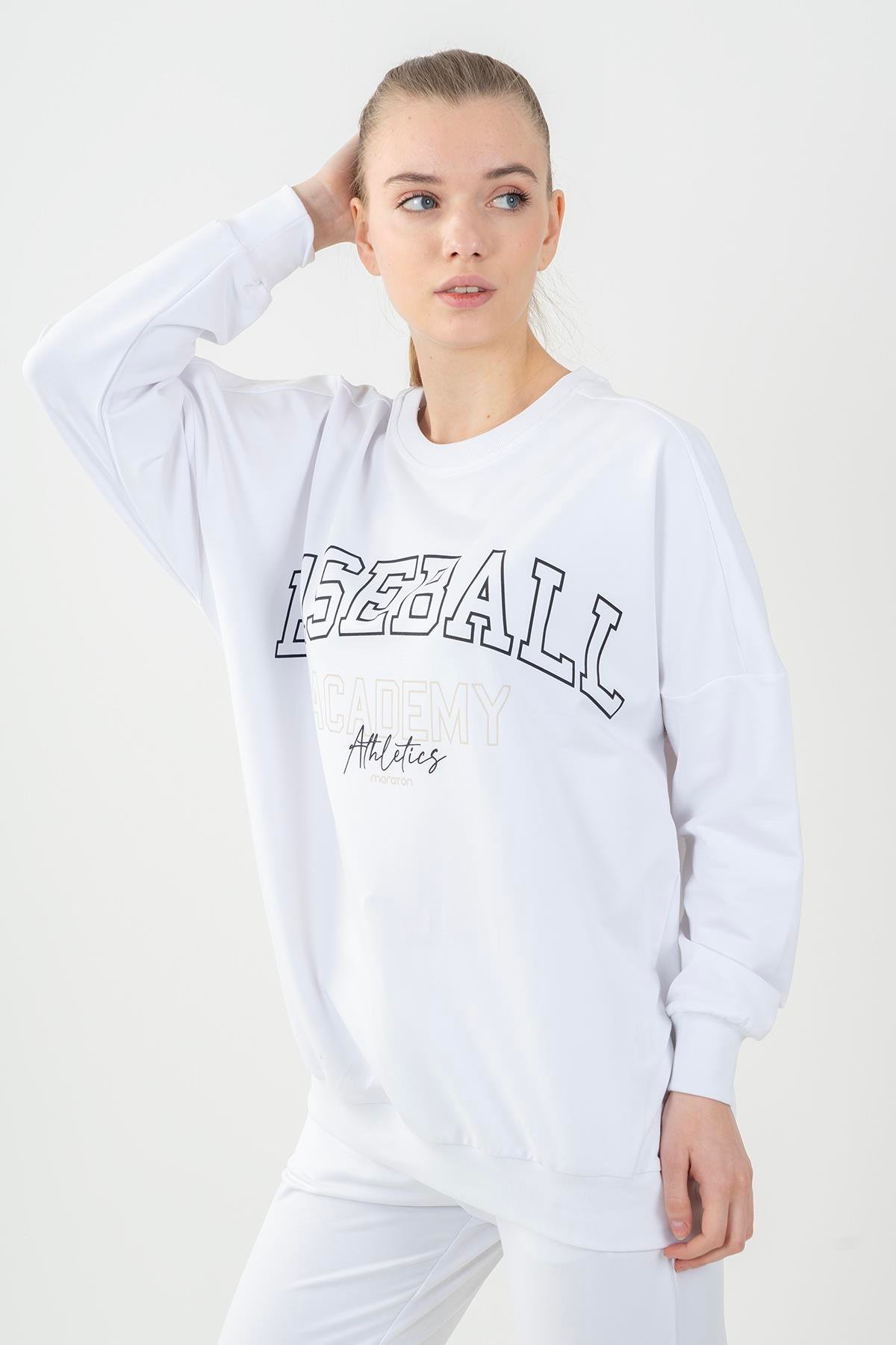 Maraton Sportswear Oversize Kadın Bisiklet Yaka  Uzun Kol Basic Beyaz Sweatshirt 22185