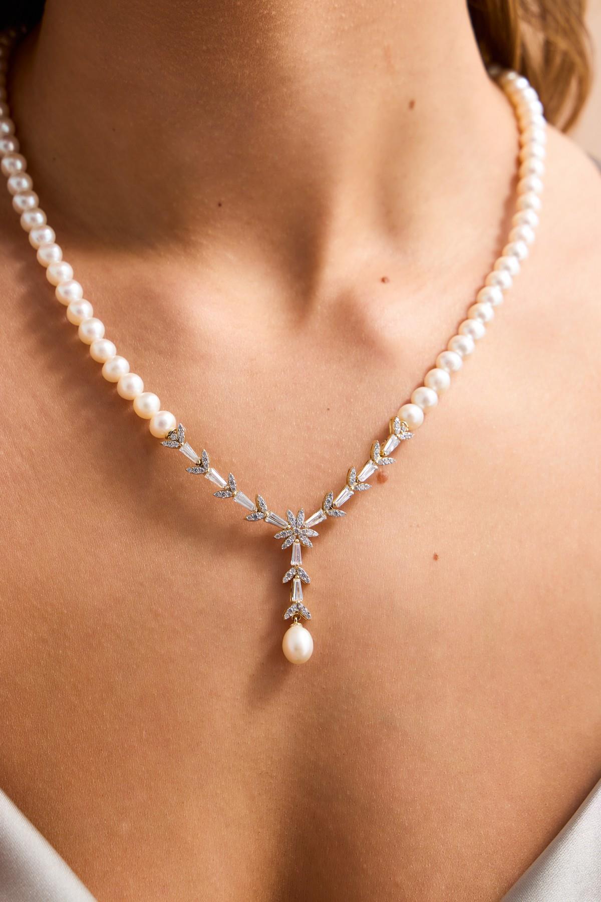 14 Ayar Altın 6 mm Yaprak Modeli Doğal İnci Kolye