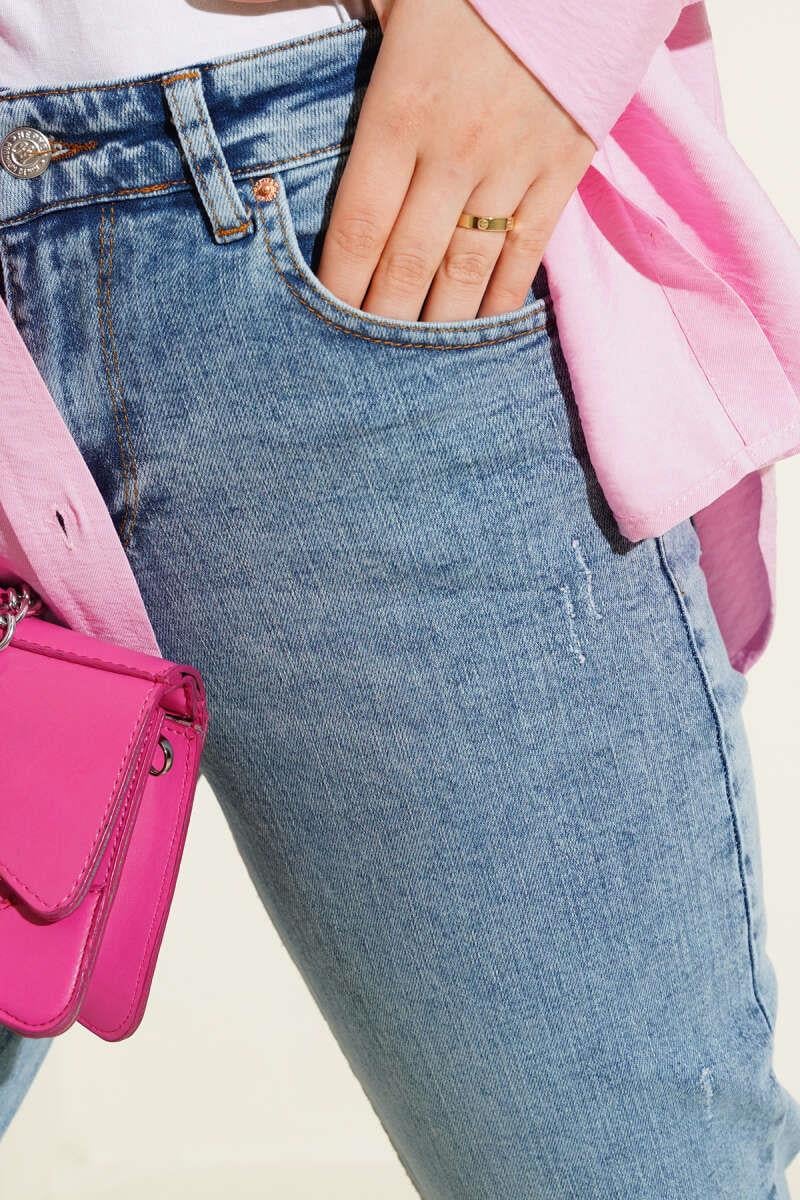 Kesik Paça Yıpratmalı Mom Jeans Pantolon Kar Yıkama