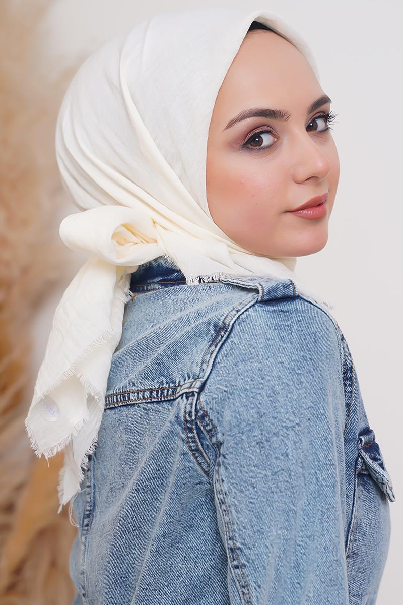 Püsküllü Model Ekru Ayrobin Eşarp