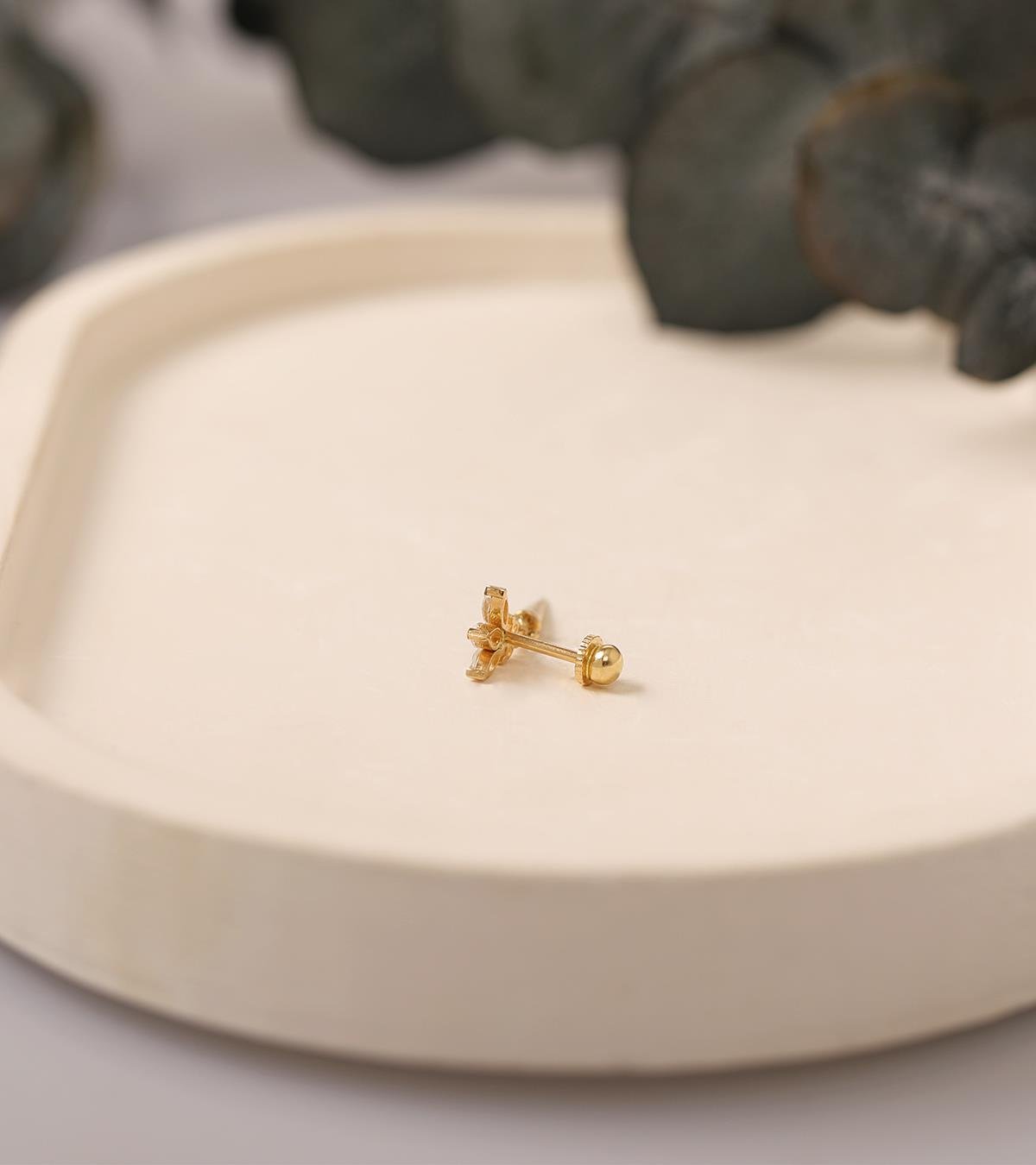 Koni Sallantılı Lotus Piercing (Tragus)