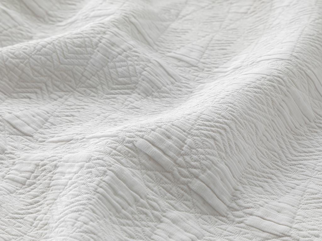 Triangle Jacquard Cotton King Size Bed Quilt Set White