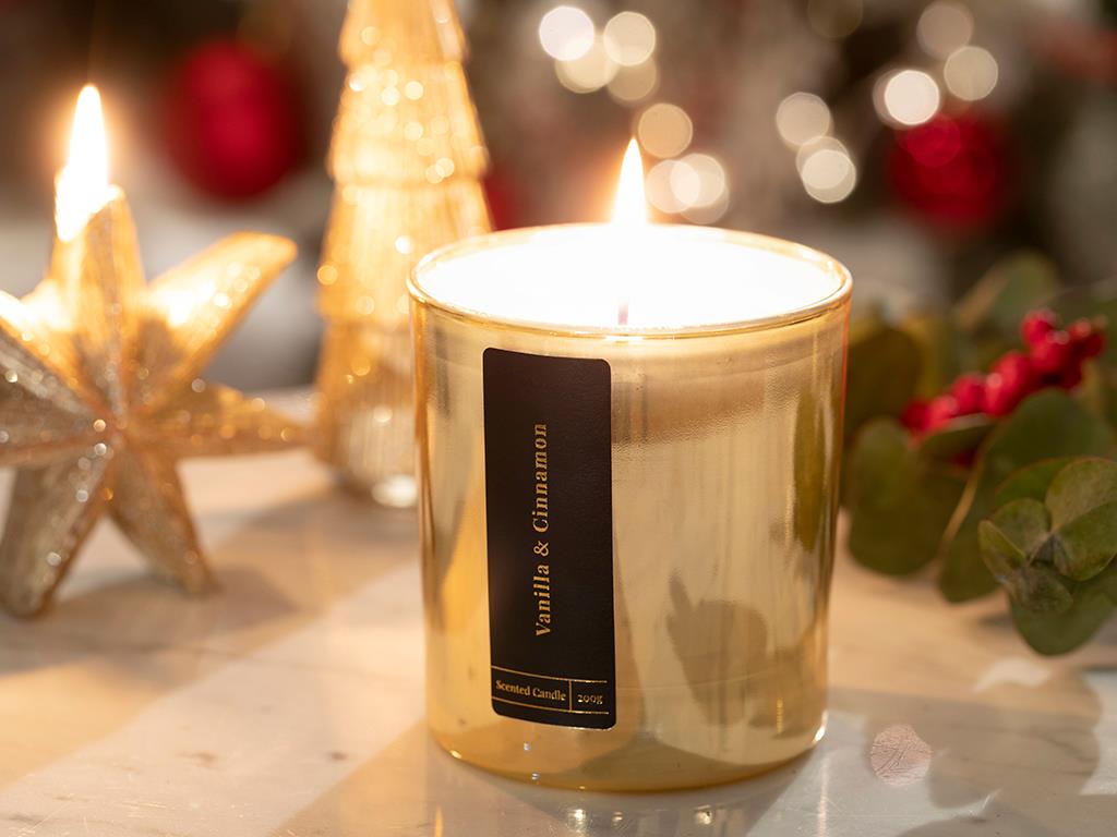 Vanilla & Cinnamon Scented Candle 210 gr Gold