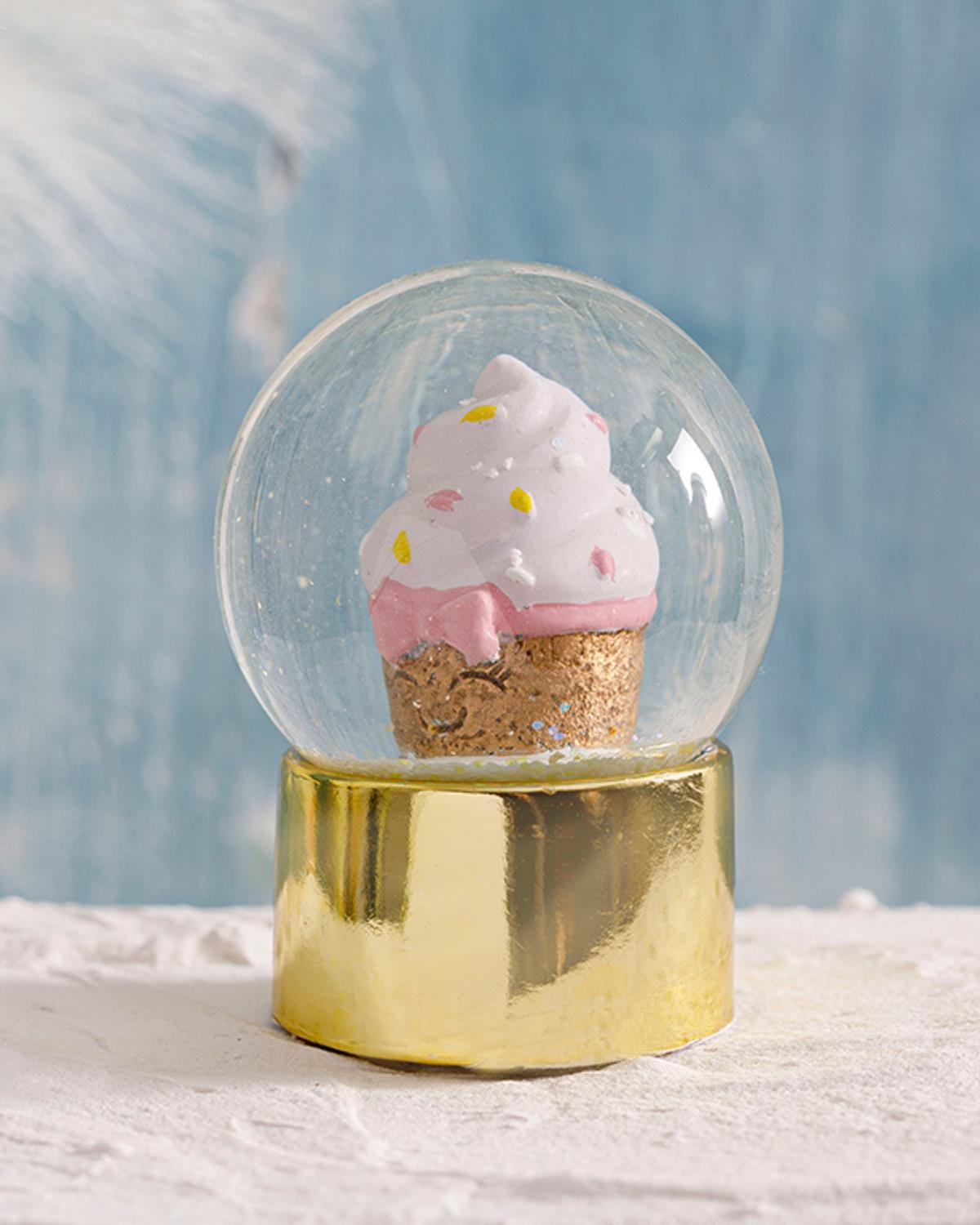 Love Cupcakes Stone powder/Polyresin Snow Globe 4,5x4,5x6 cm Gold