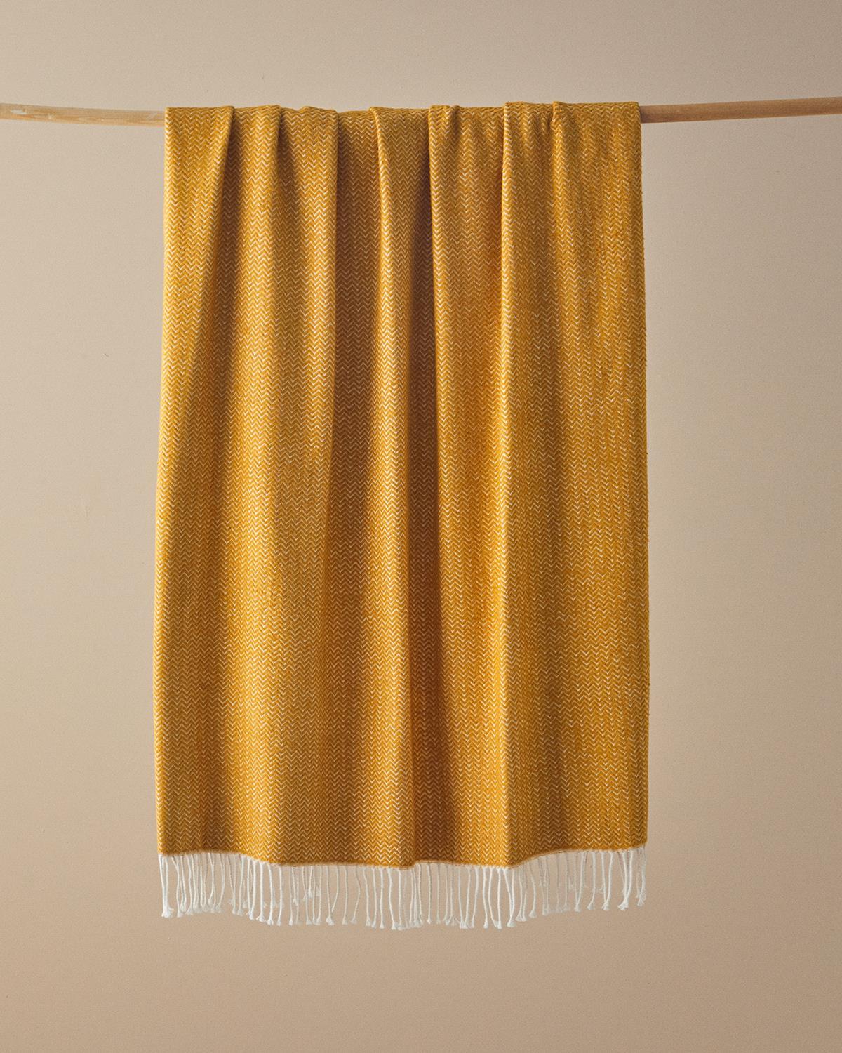 Lucent Chair Shawl 130x170 cm Mustard