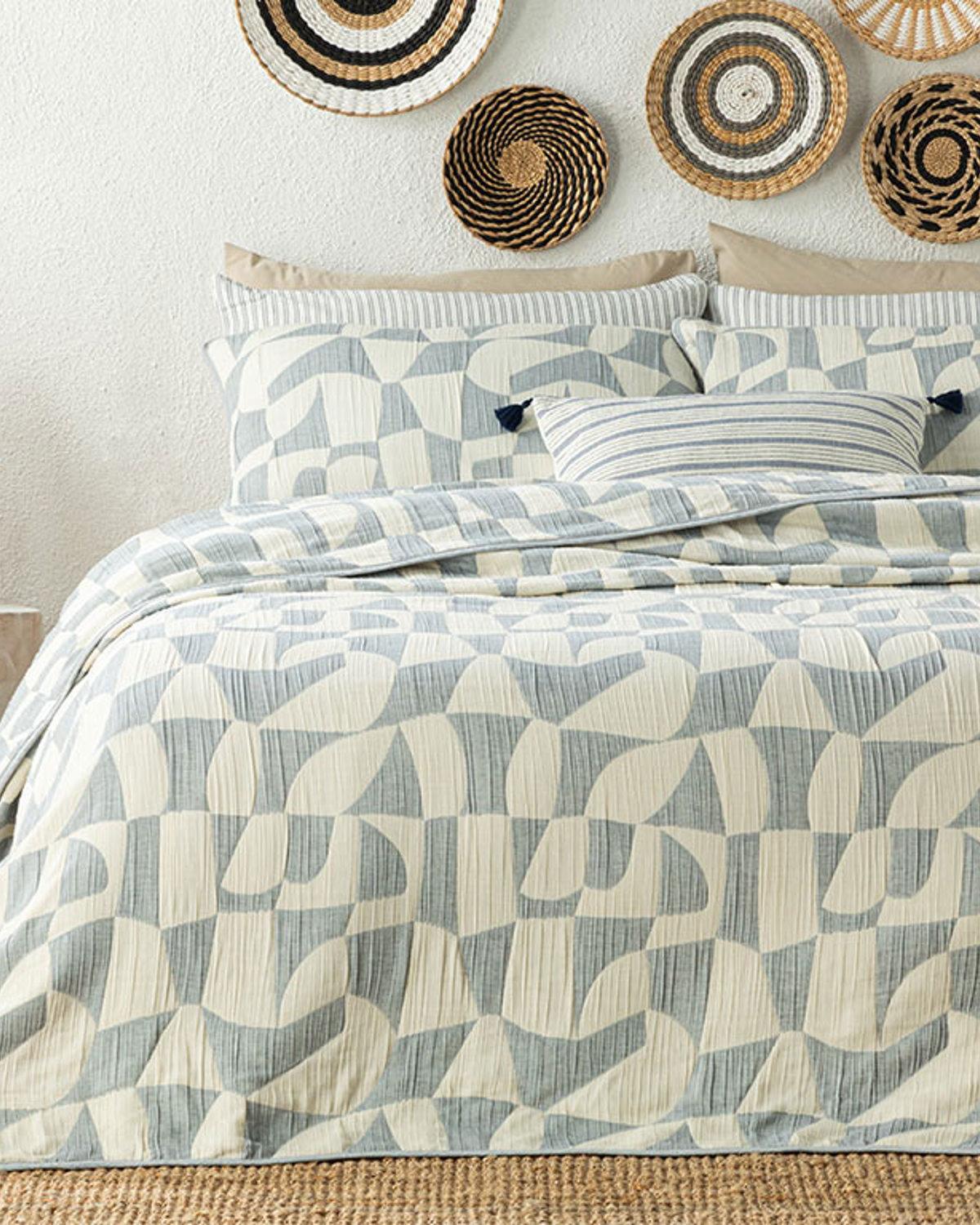 Shape Sections Padded Jacquard Double Bed Quilt Set 240x260 cm Blue
