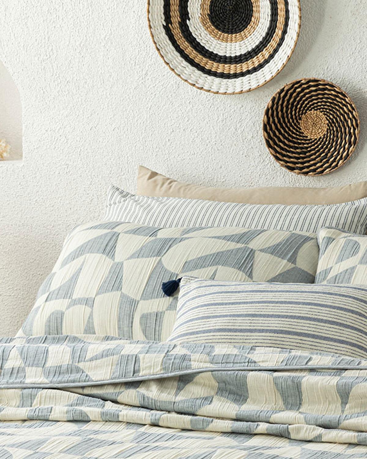 Shape Sections Padded Jacquard Double Bed Quilt Set 240x260 cm Blue