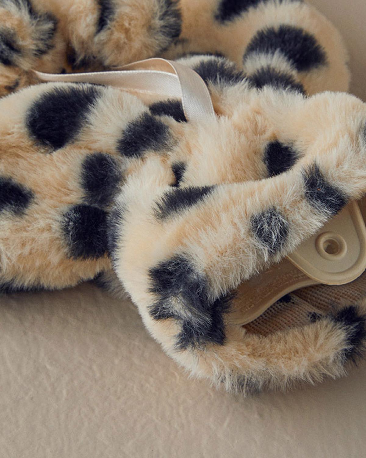 Spotty How Water Bag Cream Black